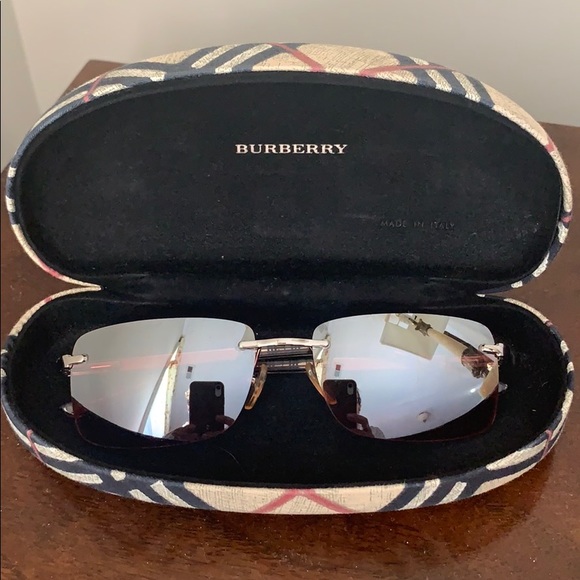 Burberry Accessories - Burberry Sunglasses